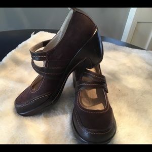 Jambu J-41 MaryJane Wedge. EUC vegan suede/leather
